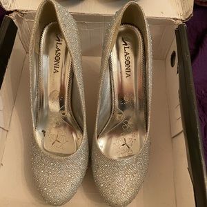 Sparkle Silver Heels 👠